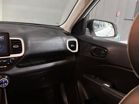 Used 2022 Hyundai Venue Limited w/ Cargo Package FWD image 23
