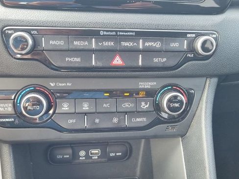 Used 2018 Kia Niro LX FWD image 35