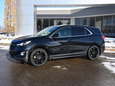 Used 2020 Chevrolet Equinox LT w/ Midnight Edition image 2