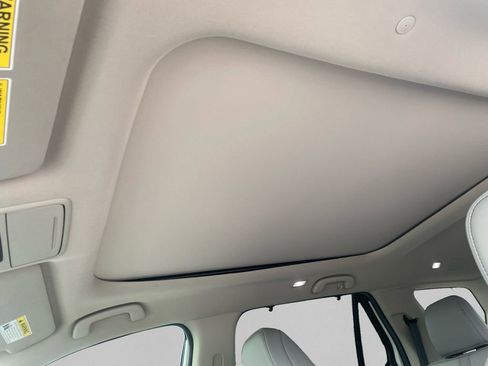 Used 2025 Honda Pilot Touring image 16