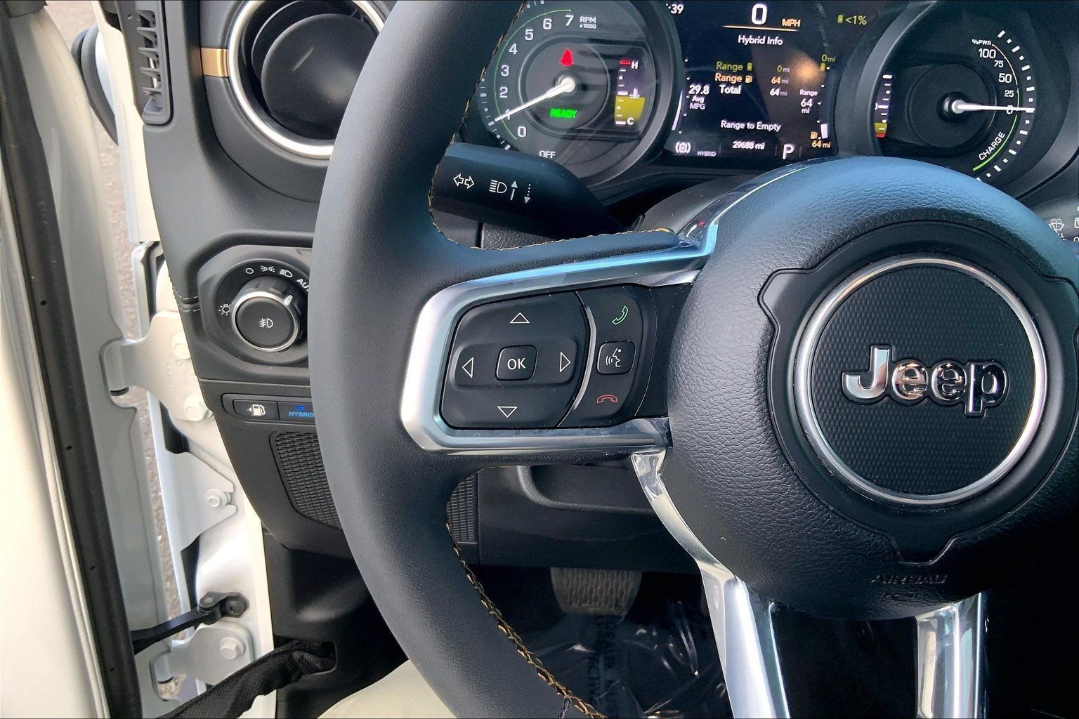 Used 2024 Jeep Wrangler Unlimited Sahara w/ Technology Group AWD/4WD image 23