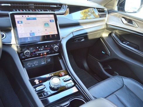 Used 2023 Jeep Grand Cherokee L Overland image 24