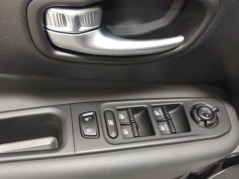 Used 2022 Jeep Renegade Altitude w/ Convenience Group AWD/4WD image 25