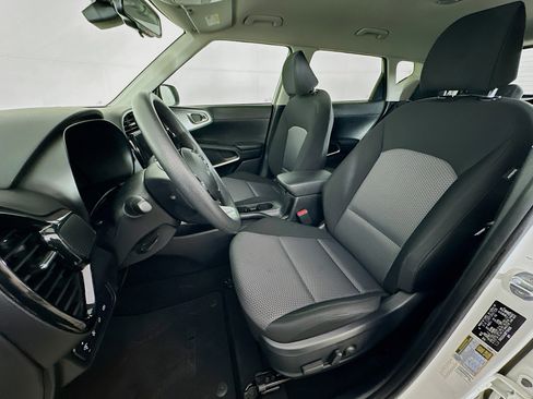 Used 2023 Kia Soul S FWD image 13