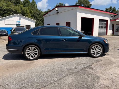 Used 2019 Volkswagen Passat 2.0T Wolfsburg w/ Wheels & Sunroof Package FWD image 7