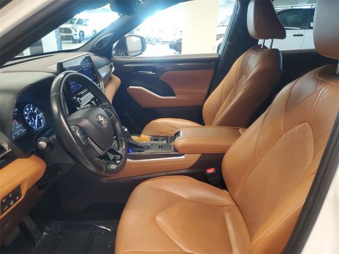 Certified 2021 Toyota Highlander Platinum image 15