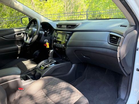 Used 2020 Nissan Rogue S FWD image 32