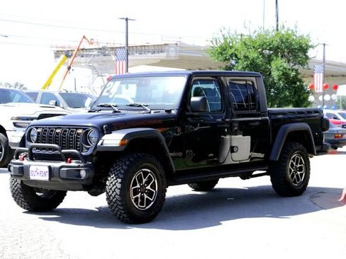 Used 2024 Jeep Gladiator Rubicon w/ Convenience Group AWD/4WD image 7