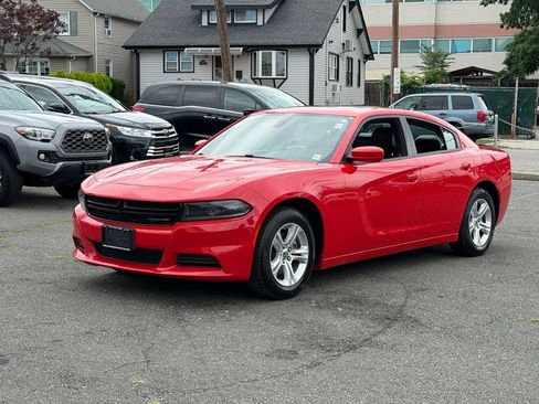 Used 2022 Dodge Charger SXT w/ Leather Interior Group RWD image 3