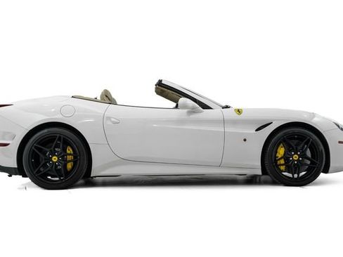 Used 2015 Ferrari California T RWD image 5