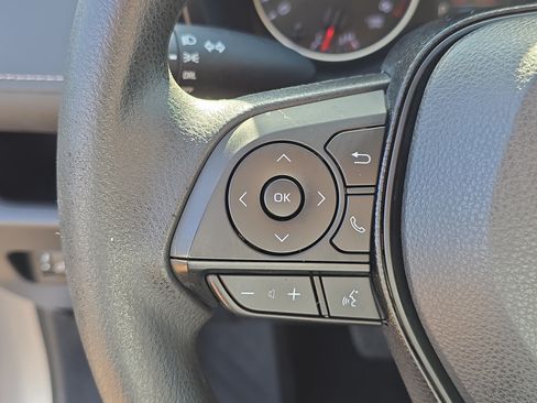Used 2019 Toyota RAV4 LE FWD image 27