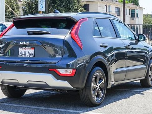 Used 2025 Kia Niro EX FWD image 10
