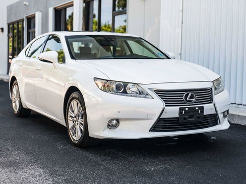 Used 2014 Lexus ES 350 w/ Premium Package FWD image 3
