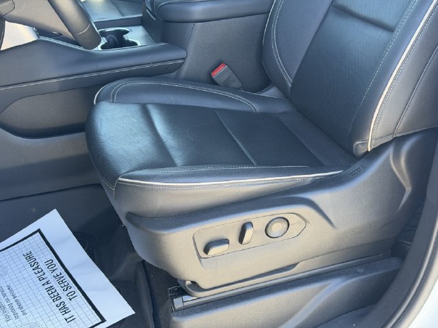 Used 2024 GMC Yukon SLT w/ SLT Luxury Package RWD image 14