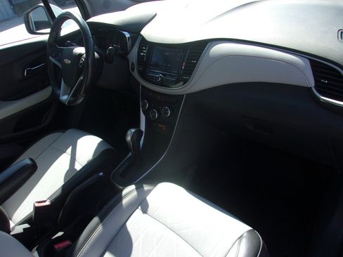 Used 2020 Chevrolet Trax LT w/ Driver Confidence Package AWD/4WD image 10