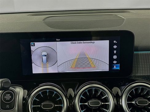 Certified 2022 Mercedes-Benz GLB 250 image 13