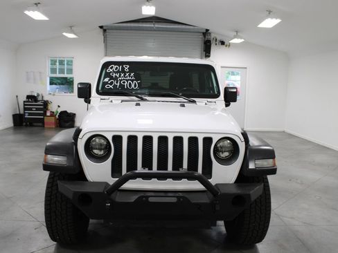 Used 2018 Jeep Wrangler Unlimited Sport S AWD/4WD image 3