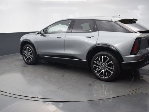 Used 2025 Cadillac Optiq Sport 2 w/ LPO, Floor Liner Package AWD/4WD image 4