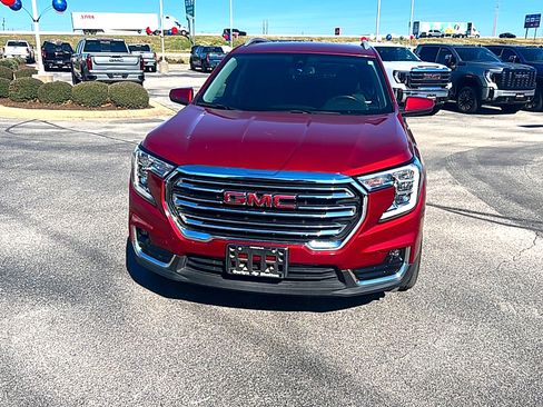 Used 2022 GMC Terrain SLT image 2