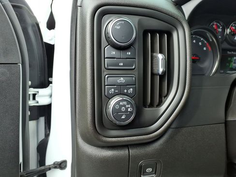 Used 2021 Chevrolet Silverado 2500 Custom w/ Custom Value Package image 11