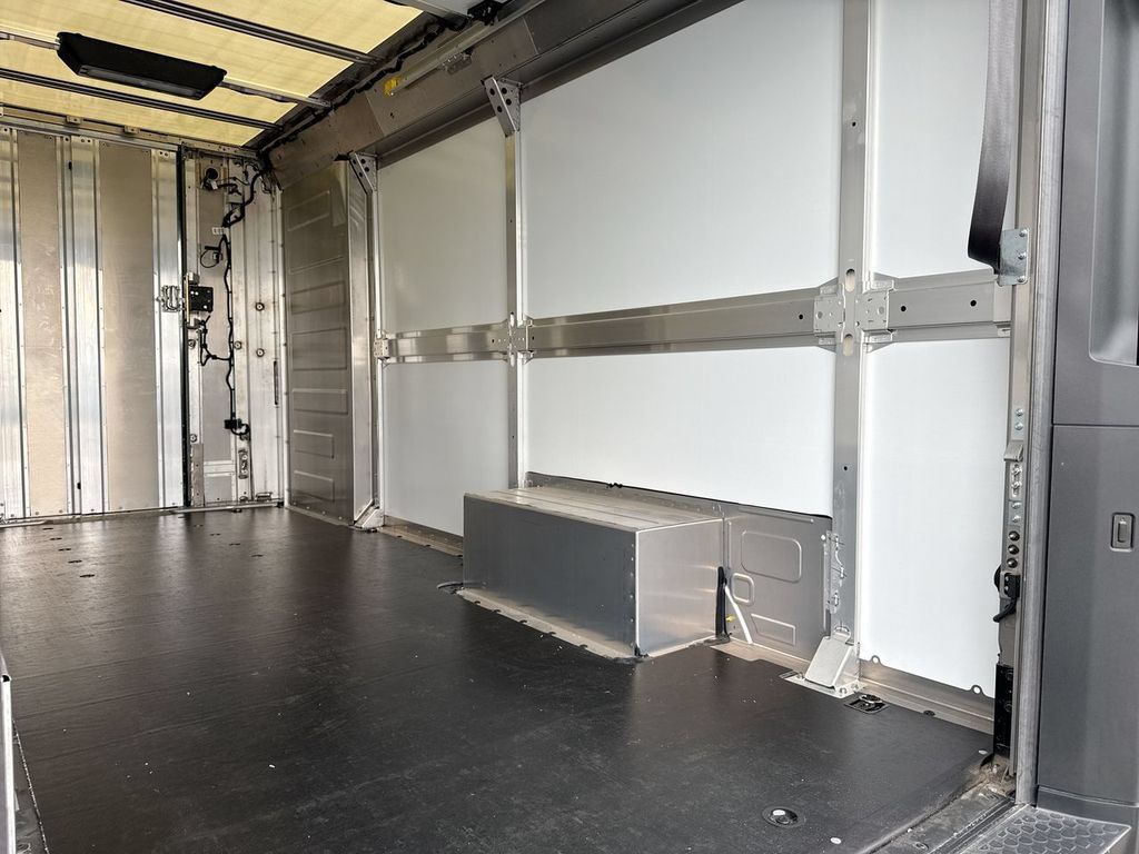 Used 2024 Chevrolet Brightdrop 600 w/ Battery Pack, Max Range AWD/4WD image 19