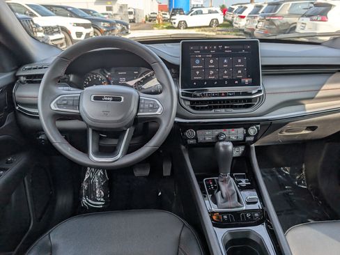 Used 2025 Jeep Compass Trailhawk AWD/4WD image 16