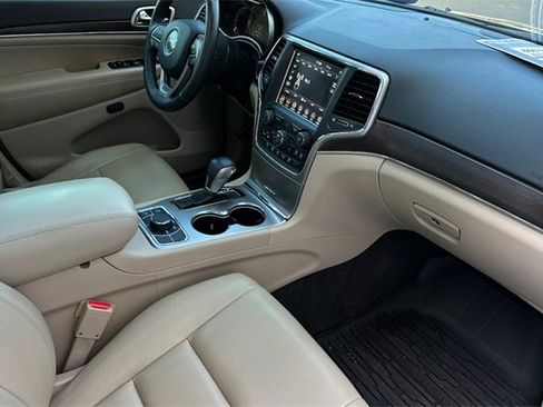 Used 2018 Jeep Grand Cherokee Limited w/ Trailer Tow Group IV image 18