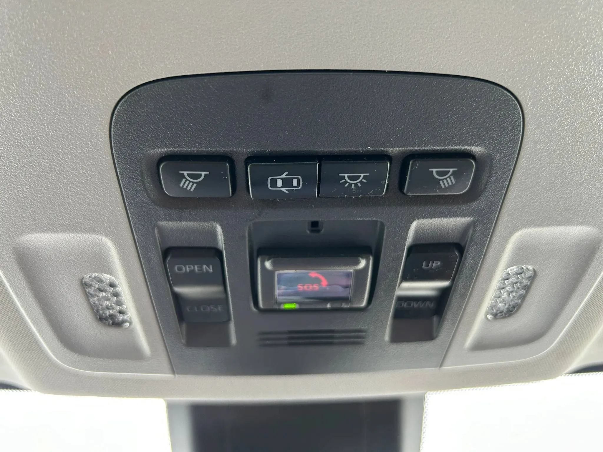 Used 2020 Toyota Camry SE w/ Convenience Package FWD image 28