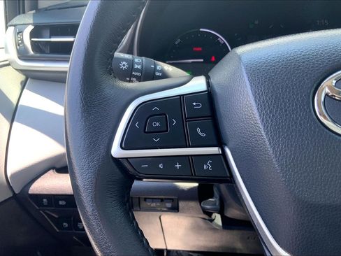 Used 2025 Toyota Sienna XLE FWD image 23