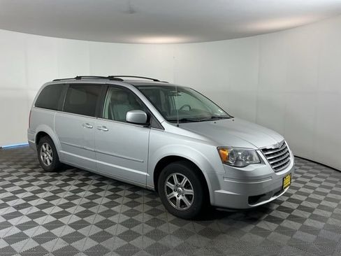 Used 2008 Chrysler Town & Country Touring FWD image 3