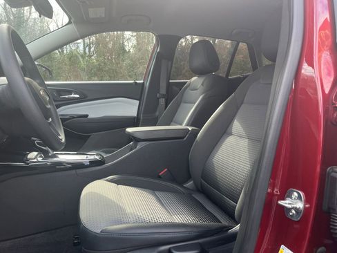 Used 2025 Chevrolet Trax LT image 24