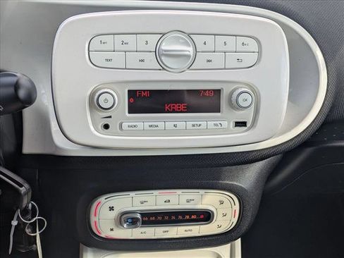 Used 2018 smart fortwo electric drive image 16