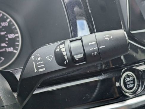 Used 2024 Nissan Pathfinder SV FWD image 27