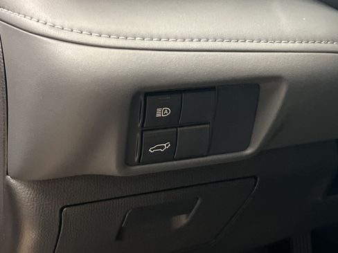 Used 2025 Toyota Highlander XLE AWD/4WD image 28