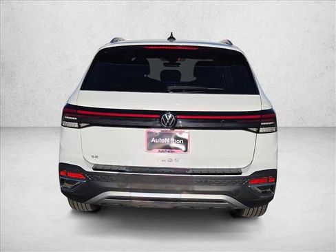 New 2026 Volkswagen Taos SE FWD image 8