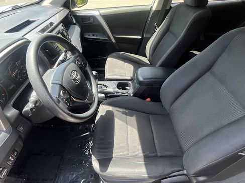 Used 2017 Toyota RAV4 LE AWD/4WD image 15