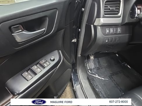 Used 2018 Toyota Highlander XLE image 31