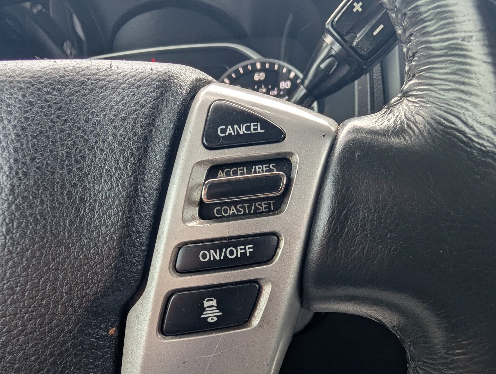 Used 2024 Nissan Titan SV w/ SV Convenience Package RWD image 12