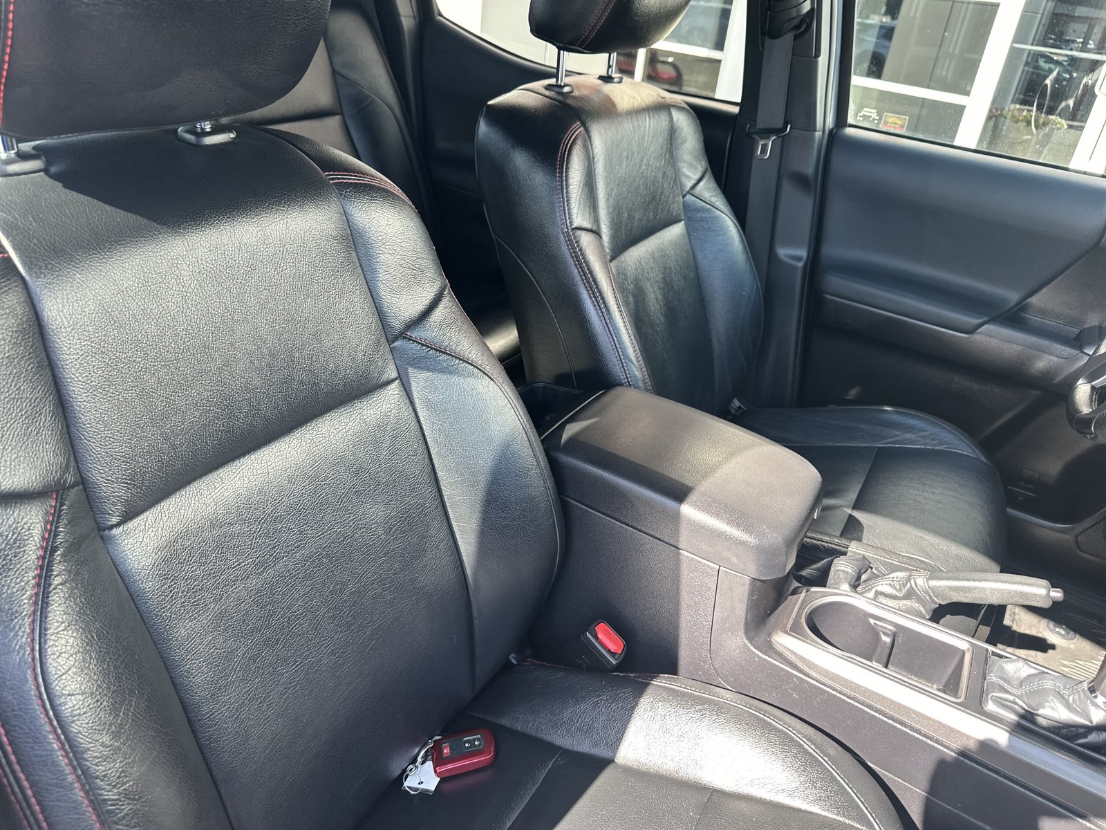 Used 2021 Toyota Tacoma TRD Sport AWD/4WD image 30