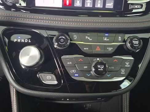 New 2026 Chrysler Pacifica Pinnacle image 15