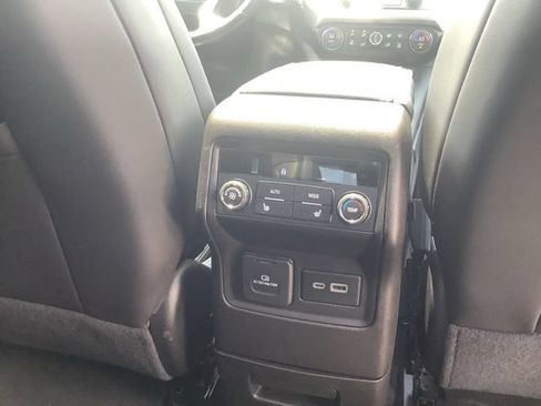 Used 2023 GMC Acadia SLT w/ Preferred Package AWD/4WD image 29