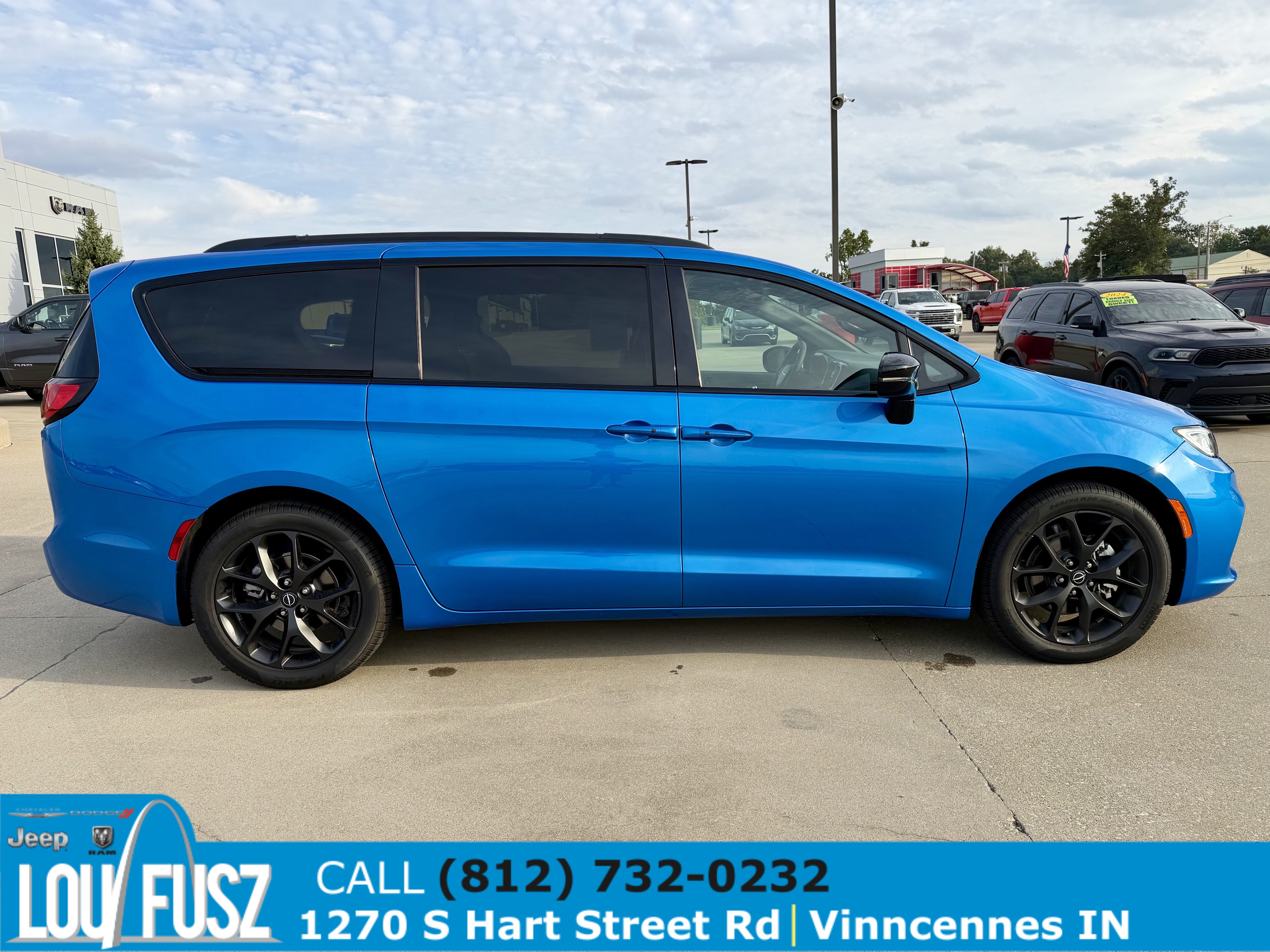 Used 2026 Chrysler Pacifica Select w/ S Appearance Package FWD image 8