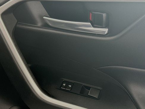 Used 2021 Toyota RAV4 XLE Premium image 29