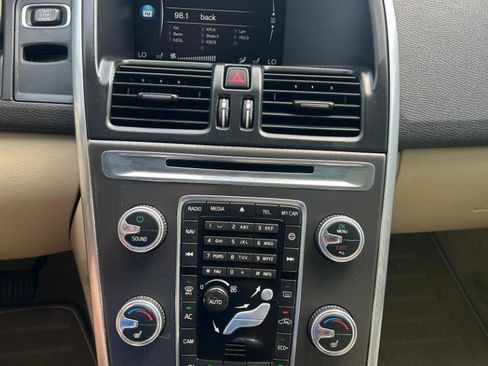 Used 2016 Volvo XC60 T5 Premier FWD image 18