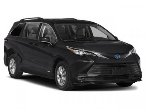 Used 2024 Toyota Sienna LE image 6