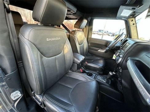 Used 2016 Jeep Wrangler Sahara w/ Connectivity Group image 23