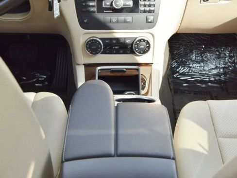 Used 2015 Mercedes-Benz GLK 350 4MATIC image 28