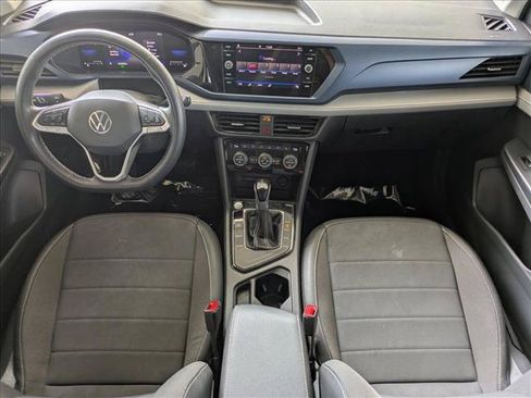 Used 2024 Volkswagen Taos SE FWD image 17