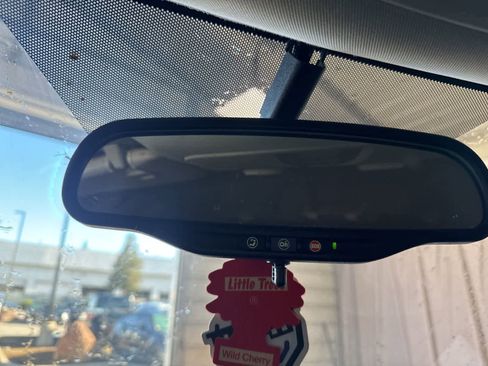 Used 2017 Chevrolet Traverse LT image 25