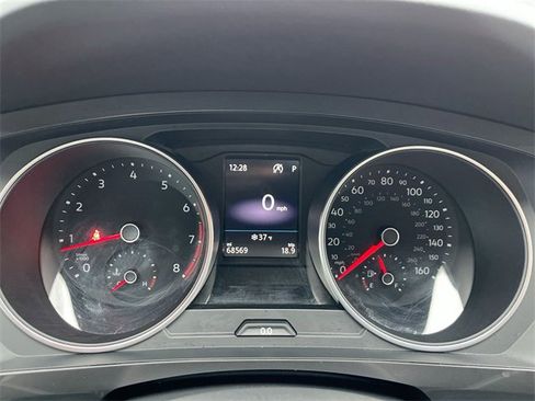 Used 2019 Volkswagen Tiguan SE w/ Panoramic Sunroof Package image 12